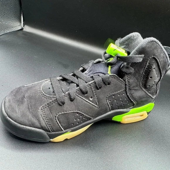 Jordan Black and Green Sneakers with Air Unit and Perforated Panels - Picture 2 of 14